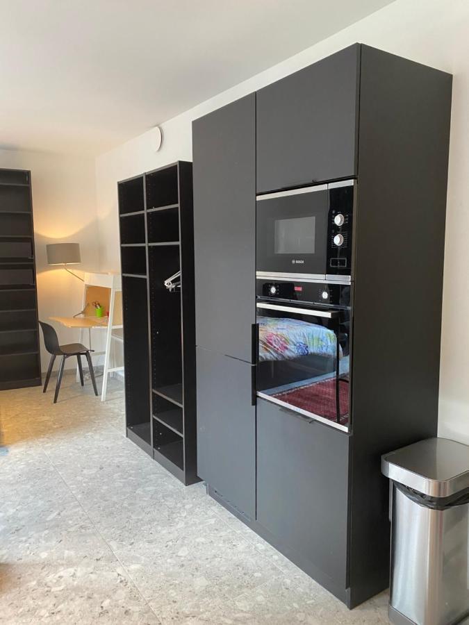 كورترايك Studio Near Shopping K In K New Bright And Central المظهر الخارجي الصورة