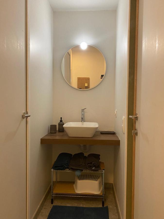 كورترايك Studio Near Shopping K In K New Bright And Central المظهر الخارجي الصورة